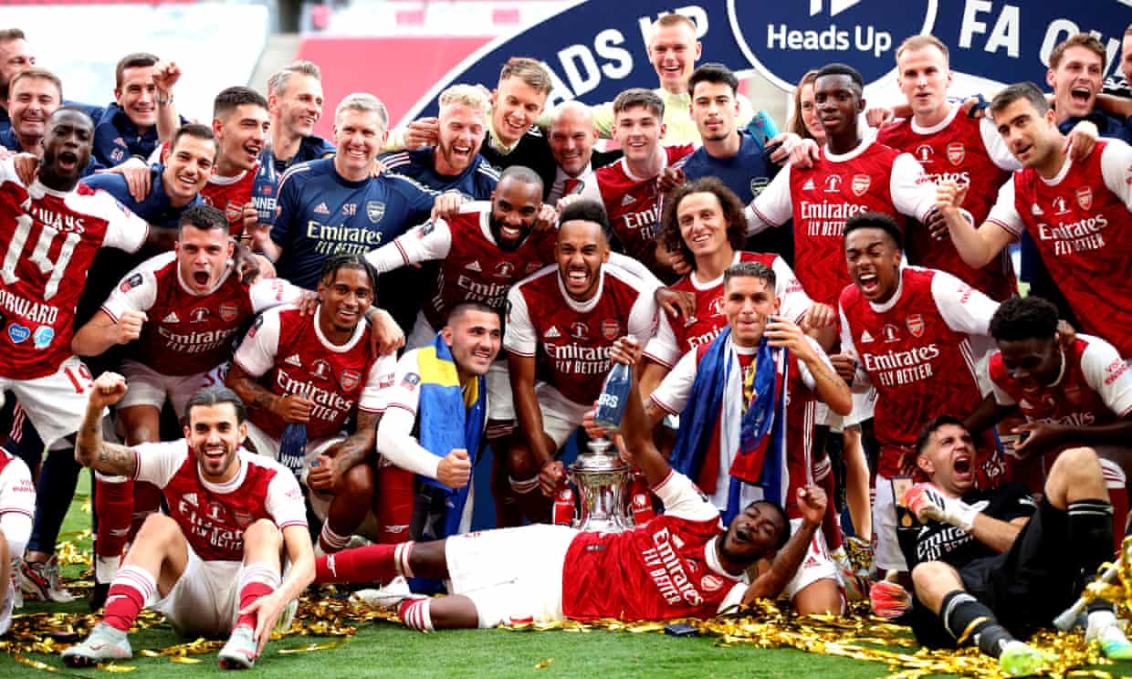 Arsenal lifts FA Cup after mesmerizing 2-1