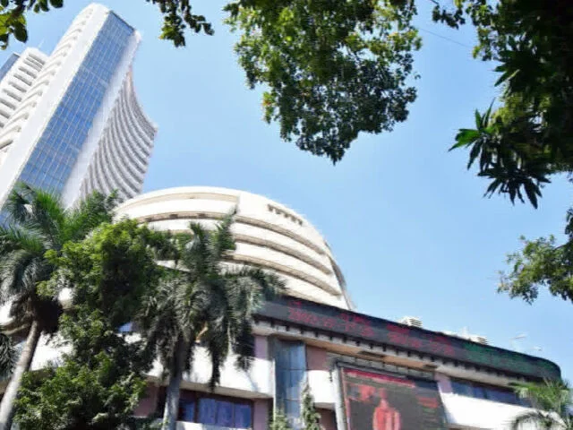 Sensex Ends 126 Points Lower at 73,124; Smallcaps Fall 3%