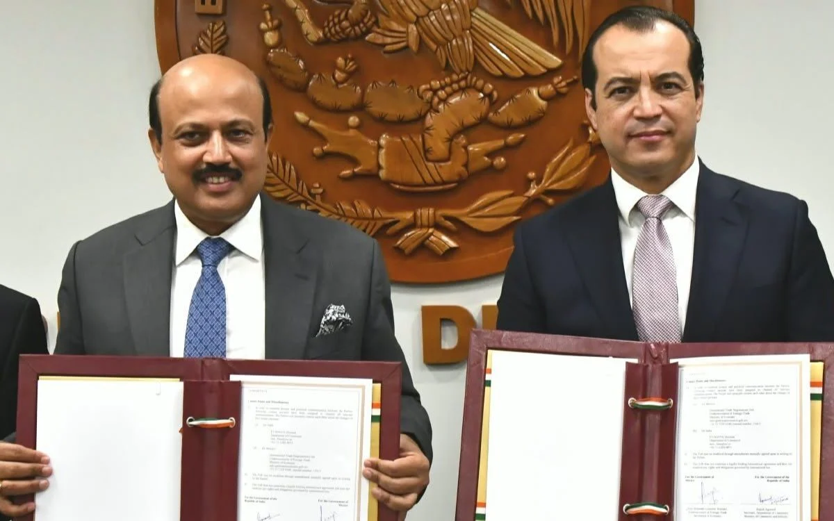 Indian and Mexican officials at the signing of terms of reference for a preferential trade agreement