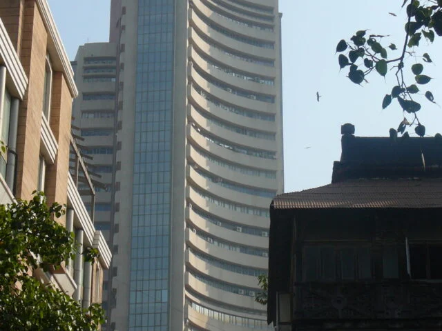 FPI Selling Eases: Rs 48,056 Crore Out of Indian Shares in October