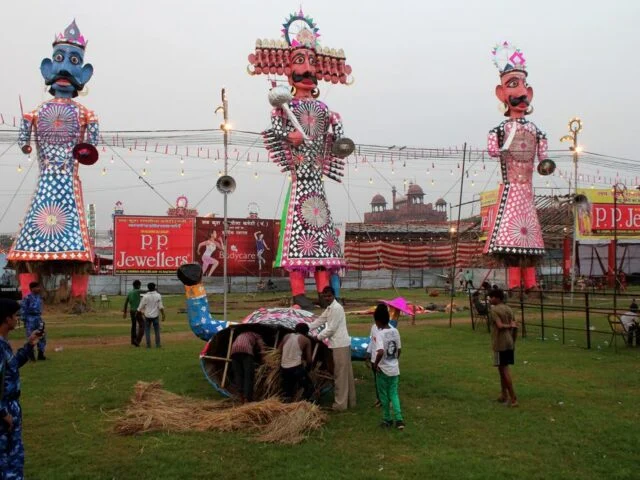 Dussehra Traffic Diversions in East Delhi on NH-24, Vikas Marg Today