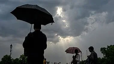 Delhi’s Coldest October Night at 17°C; AQI to Turn Poor Again
