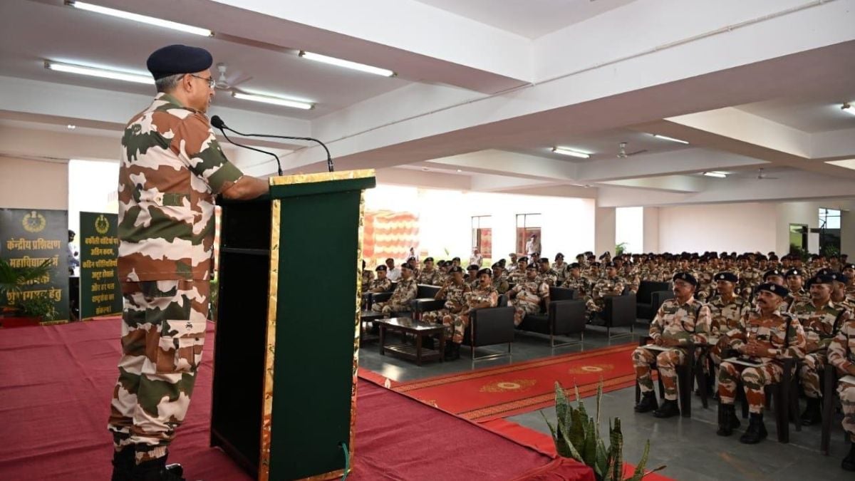 ITBP Director General Shatrujeet Kapur speaking to troops and officers at the Himveer Samman Samaroh in Alwar, Rajasthan