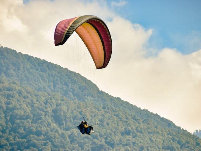 Uttarakhand Trains 141 Youth as Paragliding Pilots for Tourism Jobs